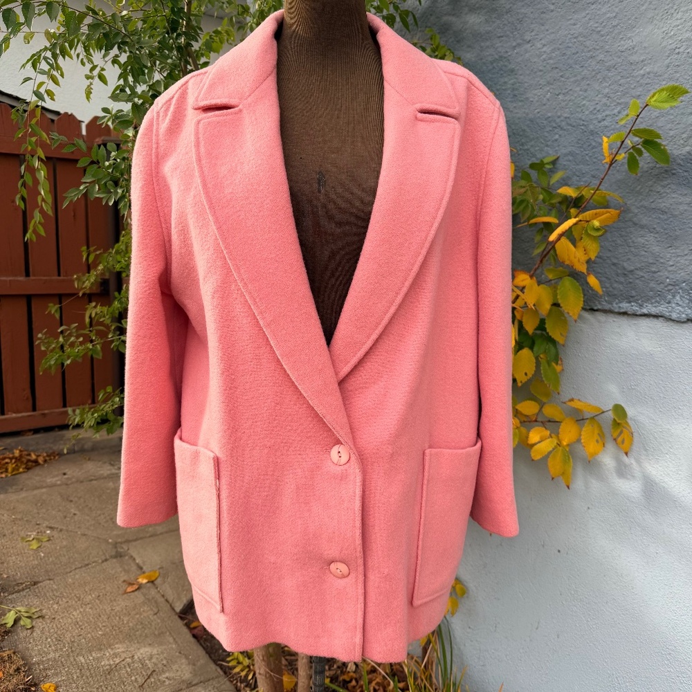 Very fun Vintage pink oversized wool pea coat blazer